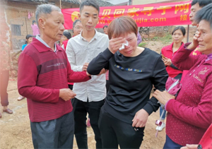 母女3人被拐，母亲走失姐姐自杀，43年后回到兴宁家中父亲弟弟却…