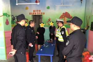 忒胆大！丰顺一幼儿园司机无证驾驶超员校车