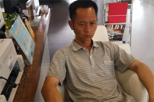 疑似精神病患者，滞留兴宁春天汽车城，急寻找家属