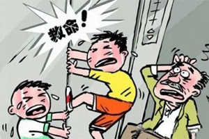 兴宁新楼盘电梯频出故障 业主被困一个多钟！