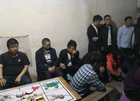 还敢做这事！梅州警方又捣毁一窝点，现场抓获男女共23人！