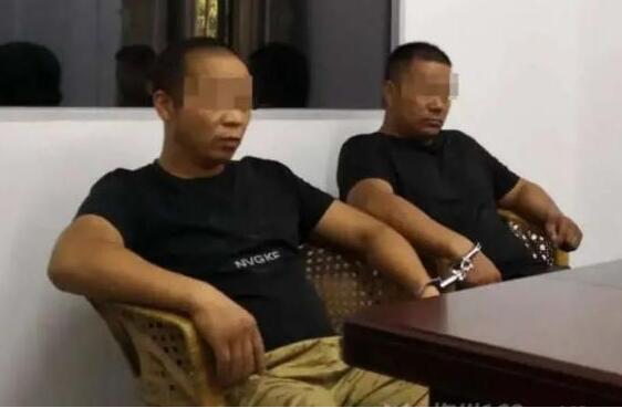 两男子在梅州某小镇偷盗猪肉，被抓到了