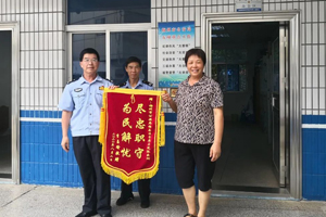 石坑民警真给力！4岁女童农村走失1小时快速寻回